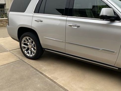 Used 2019 Cadillac Escalade Premium Luxury AWD/4WD image 4