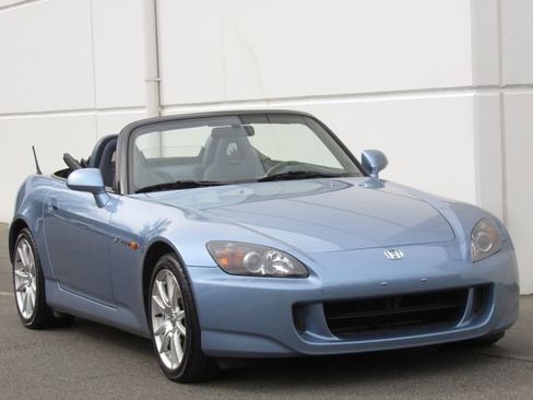 Used 2004 Honda S2000 image 2