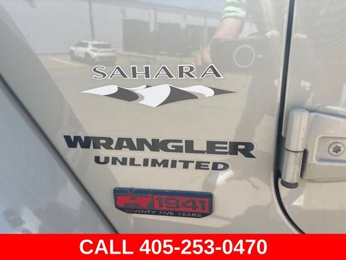 Used 2017 Jeep Wrangler Unlimited Sahara w/ Dual Top Group AWD/4WD image 4