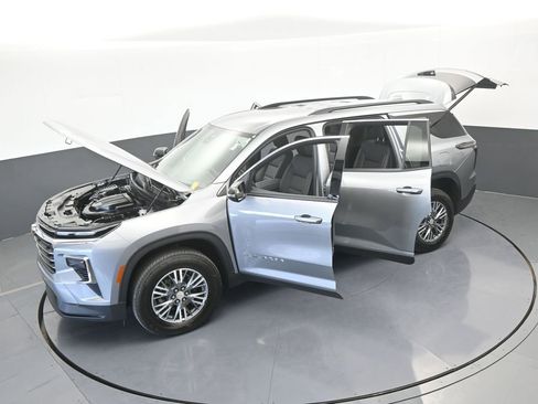 Used 2025 Chevrolet Traverse LT image 66