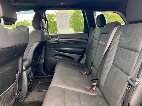 Used 2019 Jeep Grand Cherokee Laredo image 5