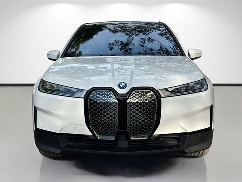 Used 2024 BMW iX xDrive50 image 8