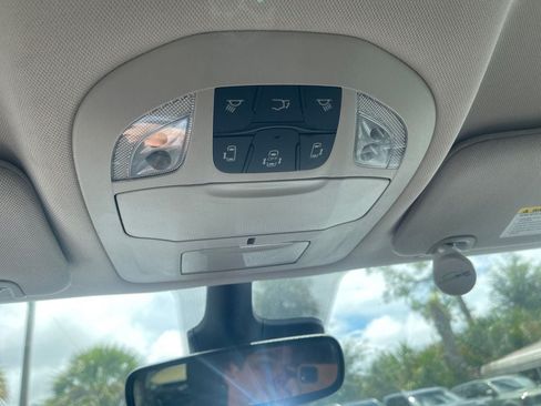 Used 2024 Chrysler Pacifica Touring-L FWD image 20