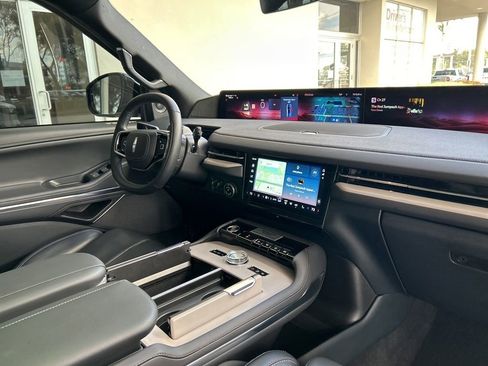 Used 2025 Lincoln Navigator Reserve w/ Jet Appearance Package image 25