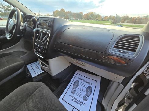 Used 2012 Dodge Grand Caravan SXT image 28