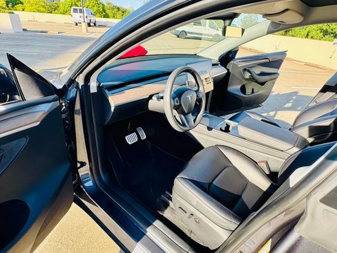 Used 2023 Tesla Model Y Performance AWD/4WD image 17