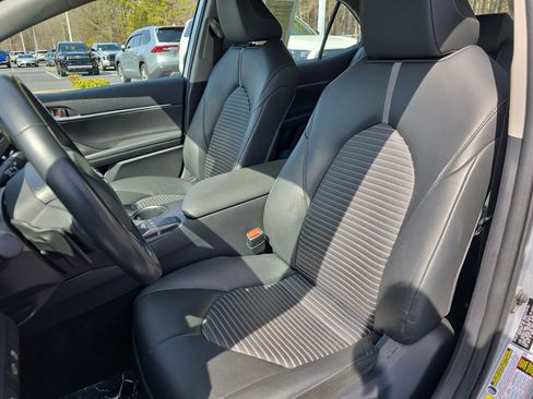 Used 2024 Toyota Camry SE image 17