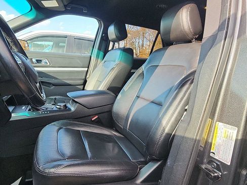 Used 2017 Ford Explorer XLT w/ Equipment Group 202A image 15