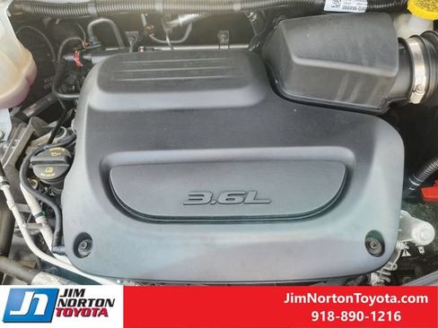 Used 2024 Chrysler Pacifica Touring-L FWD image 31