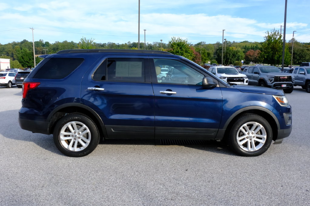 Used 2016 Ford Explorer 4WD image 2