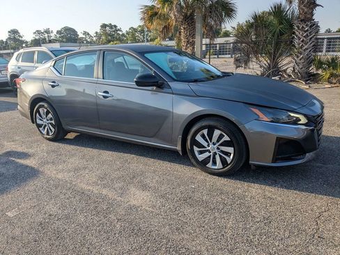 Used 2024 Nissan Altima 2.5 S FWD image 2