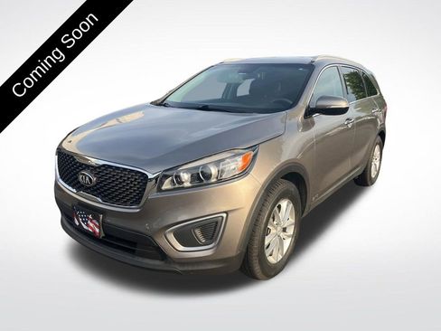 Used 2016 Kia Sorento AWD image 1