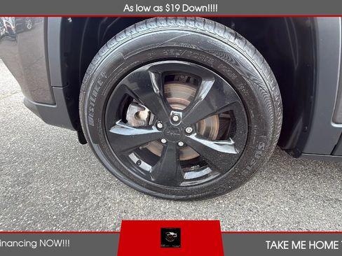 Used 2019 Jeep Cherokee Latitude Plus AWD/4WD image 12