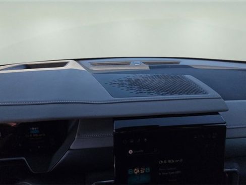 New 2026 GMC Acadia Elevation image 9