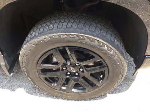 Used 2022 Chevrolet Silverado 1500 LT Trail Boss w/ LT Trail Boss Premium Package AWD/4WD image 8