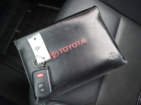 Used 2018 Toyota Tacoma TRD Sport image 28