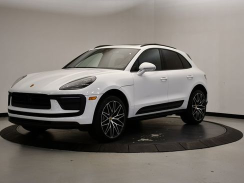 Certified 2026 Porsche Macan AWD/4WD image 1