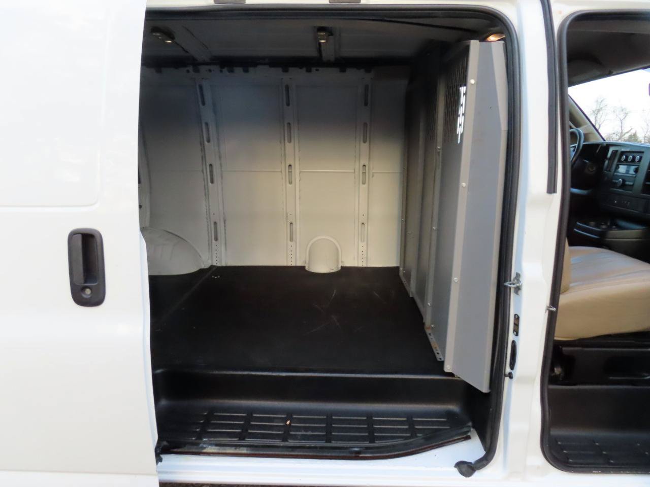 Used 2022 Chevrolet Express 3500 w/ Driver Convenience Package RWD image 20