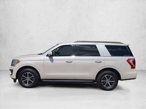 Used 2018 Ford Expedition XLT w/ Equipment Group 201A RWD image 9