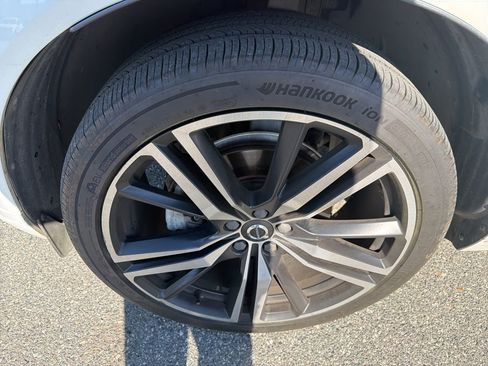 Used 2020 Volvo XC60 T5 R-Design image 11