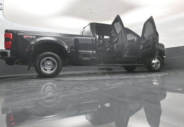 Used 2025 Ford F350 Lariat w/ Lariat Ultimate Package AWD/4WD image 64