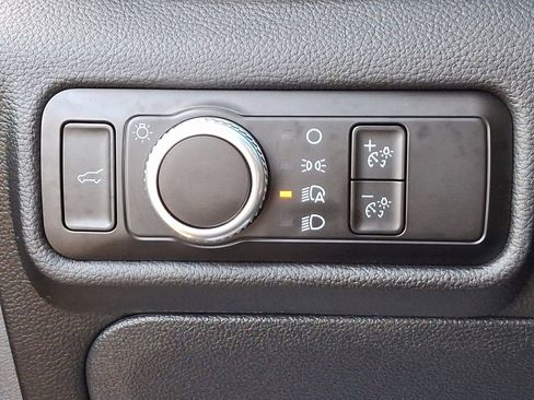 Used 2023 Ford Explorer XLT image 24