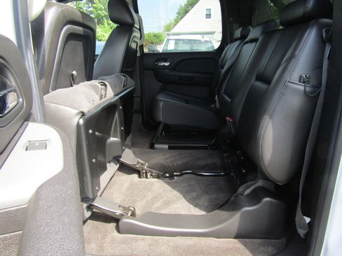 Used 2011 Chevrolet Avalanche LT w/ Luxury Package image 13