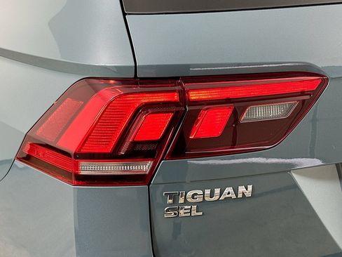 Used 2020 Volkswagen Tiguan SEL AWD/4WD image 12
