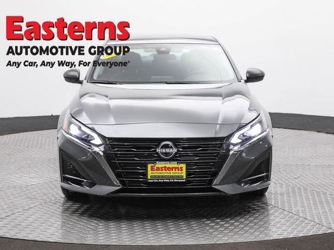 Used 2025 Nissan Altima 2.5 SV image 2