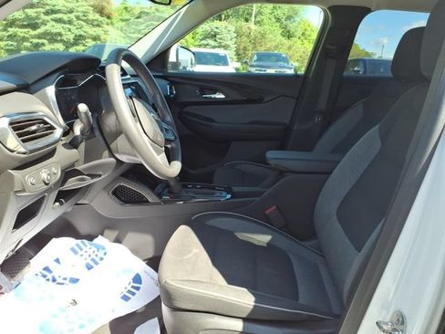 Used 2023 Chevrolet TrailBlazer LT w/ Convenience Package FWD image 12