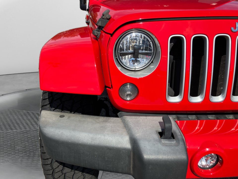 Used 2016 Jeep Wrangler Unlimited Sahara w/ Connectivity Group AWD/4WD image 28