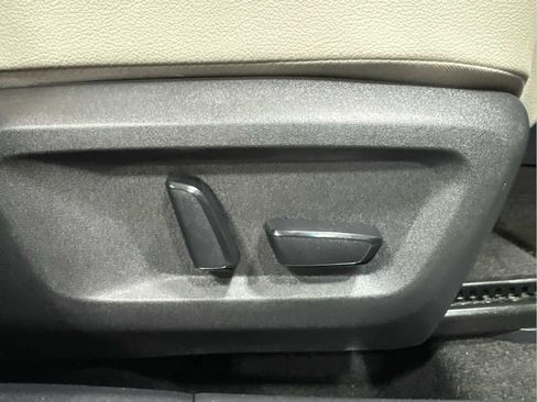 Used 2023 Nissan Rogue SL w/ SL Premium Package image 31