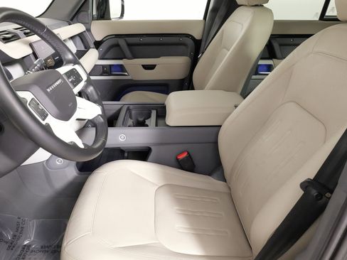 Used 2022 Land Rover Defender 110 SE image 30