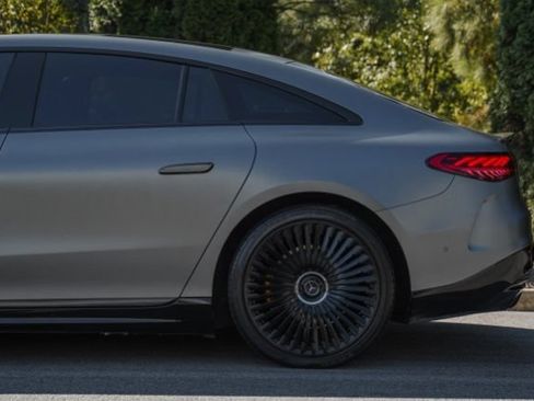 Used 2022 Mercedes-Benz EQS AMG 4MATIC image 11