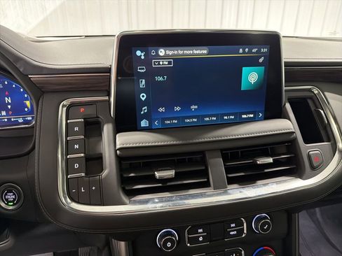 Certified 2022 Chevrolet Tahoe Z71 w/ Luxury Package AWD/4WD image 24