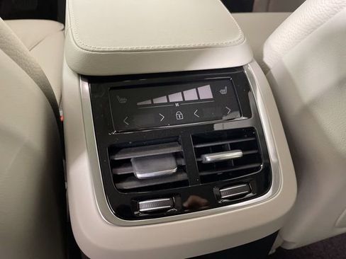 Used 2025 Volvo XC90 T8 Plus AWD/4WD image 42