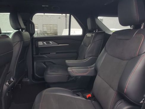 Used 2025 Ford Explorer ST image 32