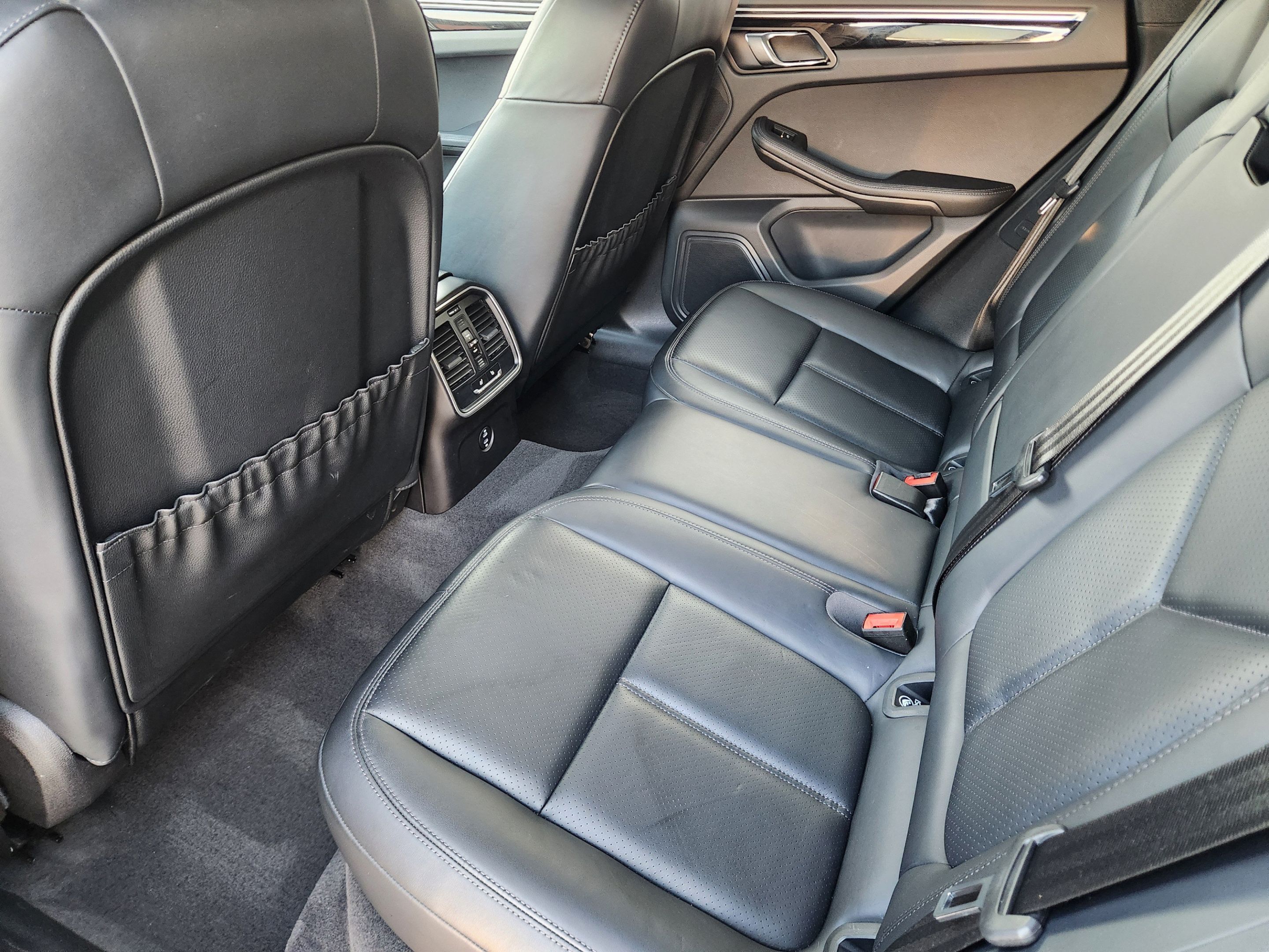 Used 2024 Porsche Macan AWD/4WD image 24