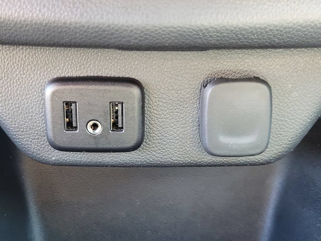 Used 2023 Chevrolet Traverse LT w/ LPO, Floor Liner Package FWD image 31