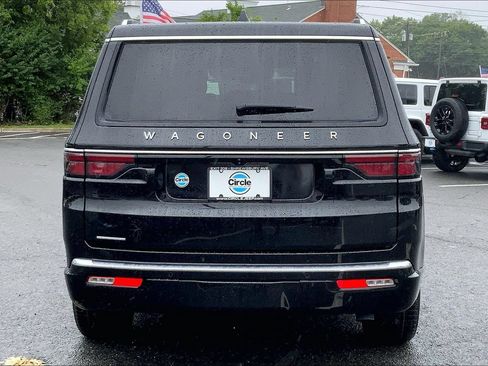 Used 2023 Jeep Wagoneer 4WD w/ Premium Group I image 4