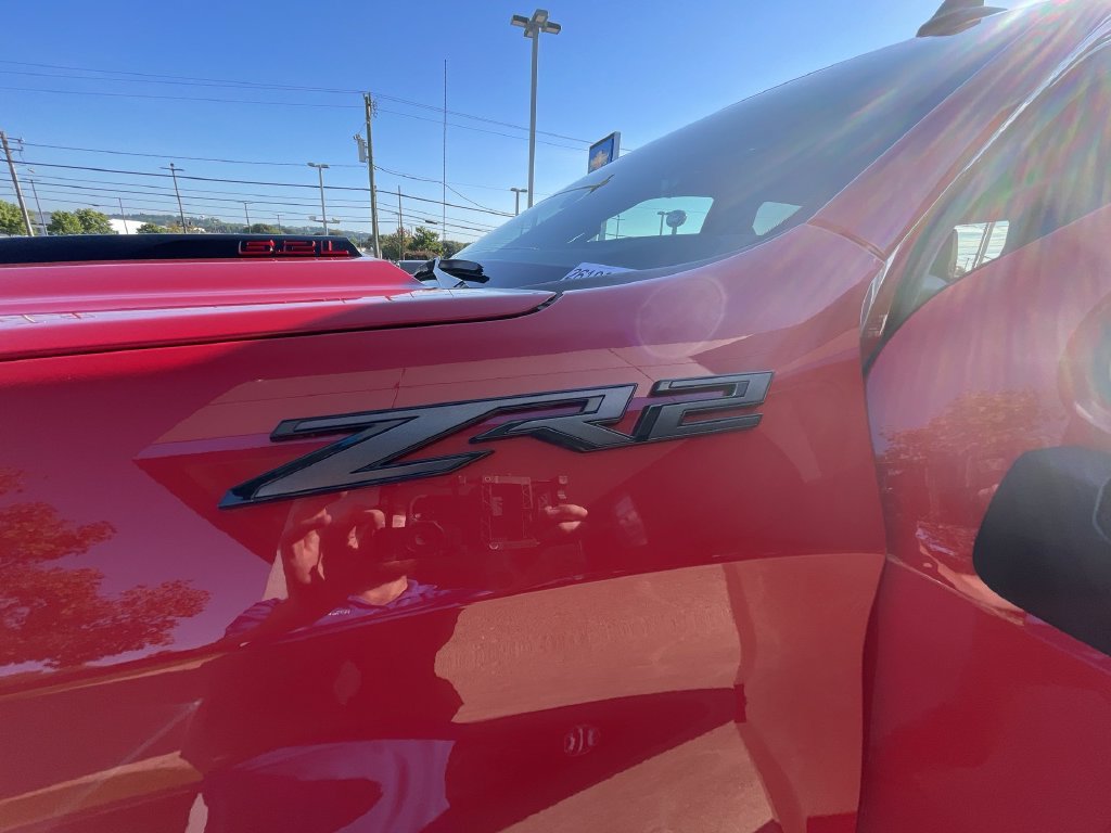 Used 2025 Chevrolet Silverado 1500 ZR2 w/ Technology Package AWD/4WD image 32