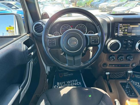 Used 2013 Jeep Wrangler Unlimited Sahara w/ Connectivity Group AWD/4WD image 15