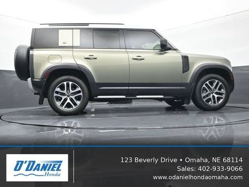 Used 2020 Land Rover Defender 110 HSE AWD/4WD image 13