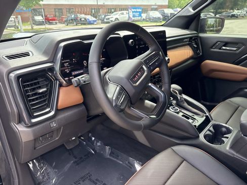 Certified 2026 GMC Canyon AT4 w/ AT4 Premium Package AWD/4WD image 17