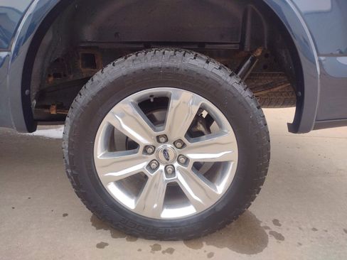 Used 2019 Ford F150 Platinum w/ Equipment Group 701A Luxury image 10