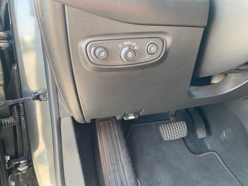 Used 2020 Chevrolet Equinox LT FWD image 18