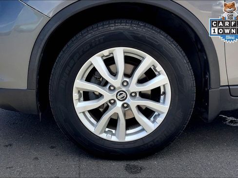 Used 2017 Nissan Rogue SV w/ SV Premium Package image 9