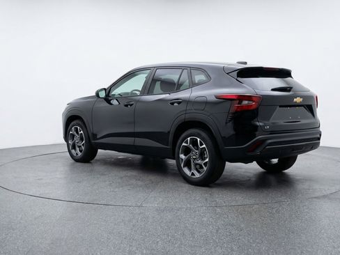 Used 2025 Chevrolet Trax LT FWD image 6
