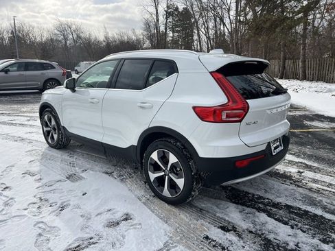 Used 2025 Volvo XC40 B5 Plus image 7