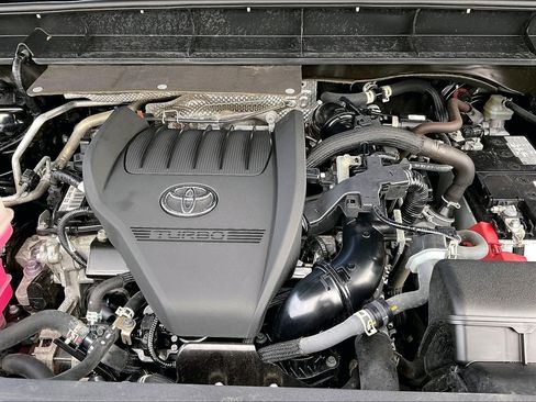 Used 2023 Toyota Highlander LE FWD image 31
